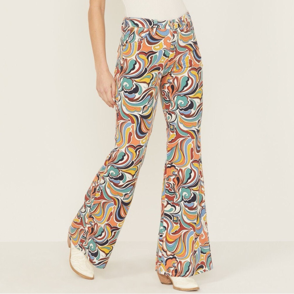 NWT Wrangler High Rise Flare jeans in all over bright 70s print Women’s 26 x 34